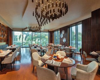 Ramada Plaza by Wyndham Sanya Bay - Sanya - Restaurant