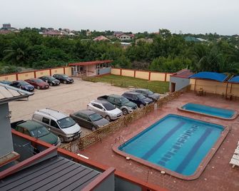 Rhogem Hotel - Takoradi - Zwembad