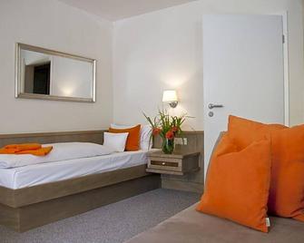 Hotel Gasthof Alte Post - Restaurant offen - Oberding - Bedroom