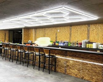 Modern Industrial Design Venue in Downtown San Bernardino perfect for all events - San Bernardino - Bar