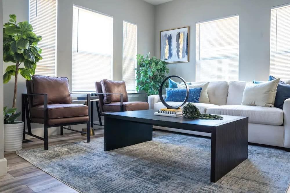 Luxe 3br Oakland Escape | Chic Outdoor Living - אוקלנד - סלון