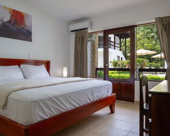 Fuego del Sol Beachfront Hotel - Jaco - Soveværelse