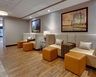 Drury Inn & Suites Kansas City Overland Park - אוברלנד פארק - טרקלין