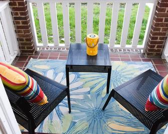 DilworthDigs, a groovy little place! - Charlotte - Balkon