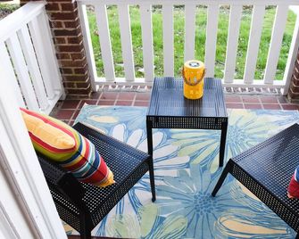 DilworthDigs, a groovy little place! - Charlotte - Balkon
