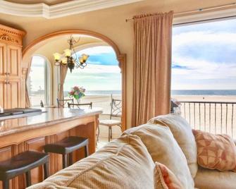 Ultra-Luxurious Oceanfront On The Strand-Enjoy The Beach Life !!! - Hermosa Beach