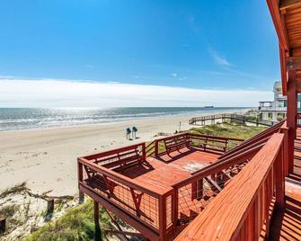 Unobstructed Oceanfront Speckled Trout Unit 5 Beach Pad! - Surfside Beach - Balcony