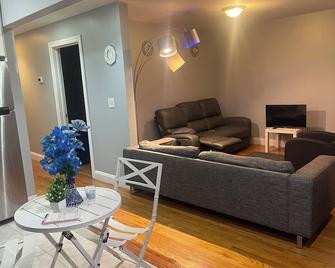 Beautiful cozy huge place - بروكلين - غرفة معيشة