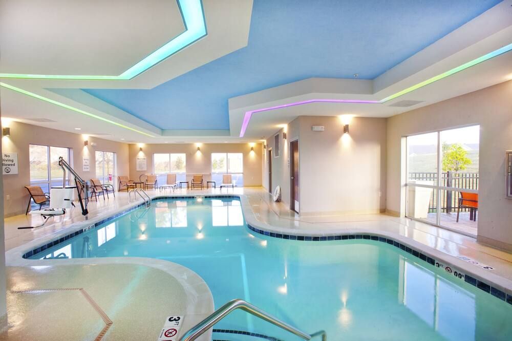 Holiday Inn Express & Suites Hot Springs by IHG - הוט ספרינגס - בריכה