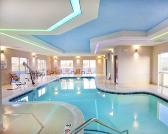 Holiday Inn Express & Suites Hot Springs by IHG - הוט ספרינגס - בריכה