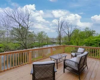 Boat House on the Brandywine | Waterfront Cottage - Downingtown - Balcony