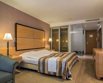 Hotel Savoy - غرادو - غرفة نوم