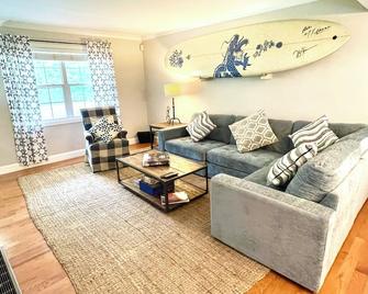Westhampton Beach Town And Country - Westhampton Beach - Living room