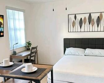 Cozy studio Room in Aventura - North Miami Beach - Bedroom