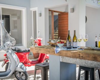 The Whale on Main B&B - הרמאנוס - פטיו