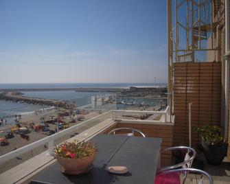 Facing the ocean: beautiful apartment terrace - Vila Praia de Ancora - Balcón