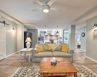 Himrod Vacation Rental 3 Mi to Seneca Lake! - Himrod - Sala de estar