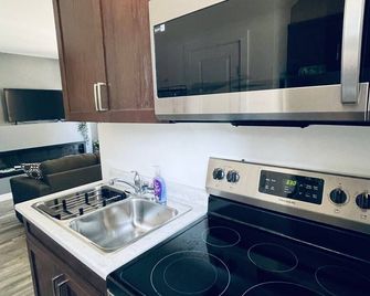 The Cottages @gull&castle #2 location, Location, Location! downtown Wasagaming - Wasagaming - Kitchen