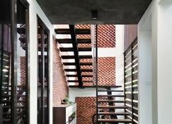 Cozy and Friendly Budget Room in Downtown - Malang - Stairs