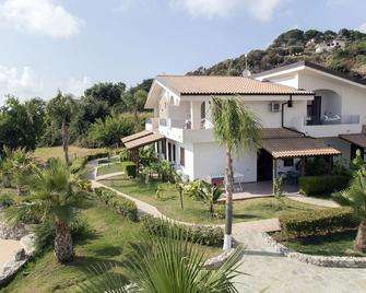 Luzia Agriresort - Ricadi - Edificio