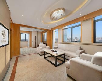 Wanda Spring Business Hotel (Daqing Sa'ertu Wanda Plaza) - Daqing - Bedroom