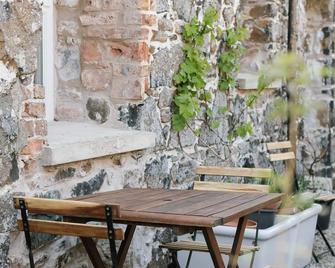 Stay Lagom Riders Lodge - Ballycastle - Patio