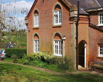 Simple, cosy cottage in beautiful Suffolk countryside, near Washbrook, Ipswich - Ipswich - Building