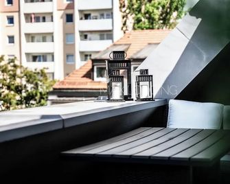 Max Lodging Serviced Apartments - München - Balkon
