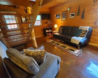 Alaska Aurora Adventures Cabin BbrWorld class Northern lights viewing - North Pole - Living room