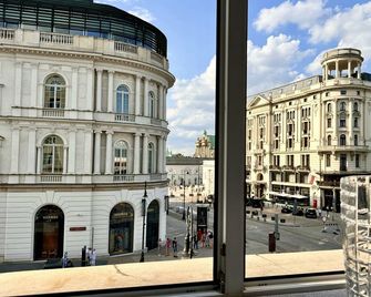 Mondrian Luxury Suites & Apartments Old Town Market Square - Varšava - Balkón
