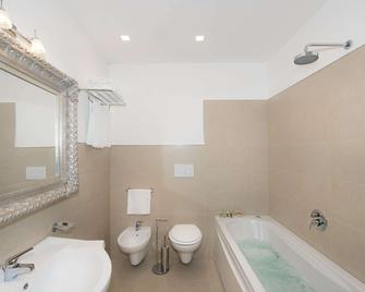 Hotel Villa Gabrisa - Positano - Bathroom