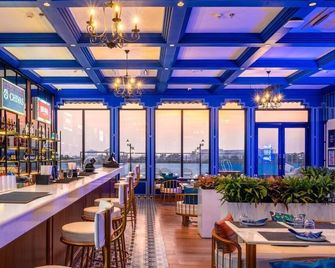 The LIV Hotel Jaipur A City Center Boutique Hotel & Experiential Hub - Jaipur - Bar