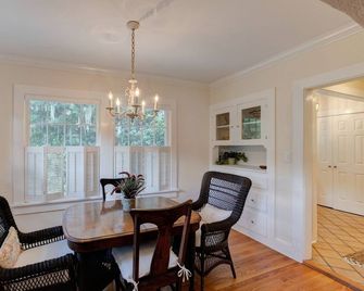Welcome to Hummingbird Cottage in Mount Dora - Mount Dora - Eetruimte