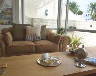 Headland View Boutique B&B - Torquay - Stue