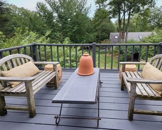 Charming Gardener’s Cottage on a Quiet Country Road - Bethel - Balkon