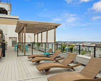 XL Studio - Chic Flat - Rooftop Pool & Gym - Philadelphia - Balcone