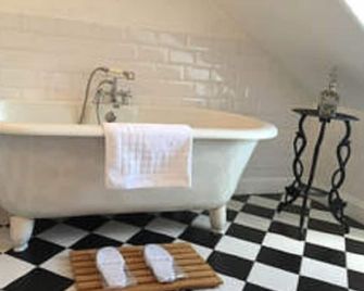 Kames Hotel - Tighnabruaich - Bathroom