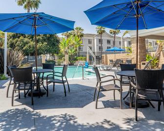 Holiday Inn Express & Suites San Diego Otay Mesa By IHG - San Diego - Pool