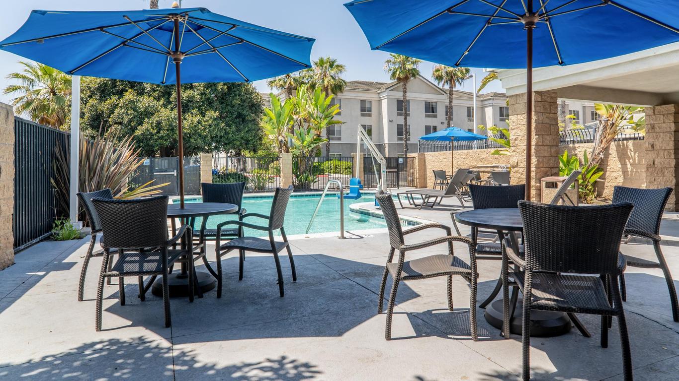 Holiday Inn Express & Suites San Diego Otay Mesa
