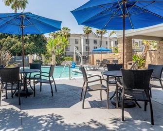 Holiday Inn Express & Suites San Diego Otay Mesa By IHG - San Diego - Piscina