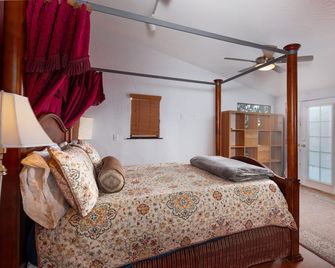 Sedona Sanctuary, Deck, Hot Tub, Stargazing, Views - Village of Oak Creek - Habitación