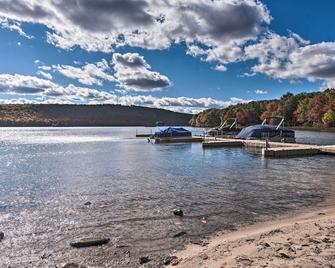 1 Mi to Jack Frost Ski Resort Water-View Retreat - Lake Harmony - Beach