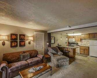 Romantic lakefront condo on beautiful Payette Lake! - McCall - Living room