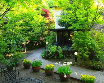 Yufuin Onsen Ryokan Hananomai - Yufu - Outdoors view