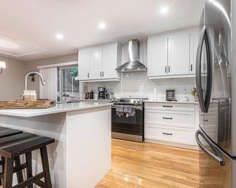 Grand Bend -Beach Spa Retreat - Villa Nicole - Grand Bend