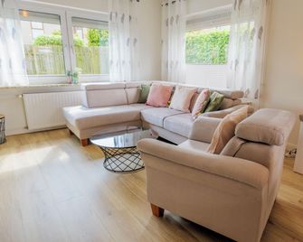 Hotel Hafen Büsum - Büsum - Living room
