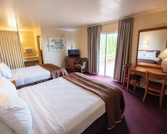 Northwinds Motel - Mackinaw City - Bedroom