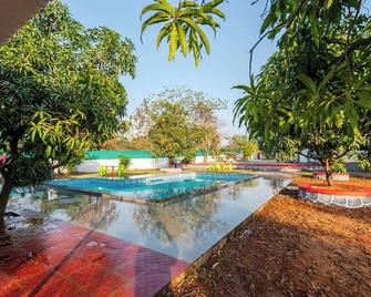 Lsq Ruturaj Farms - Karjat - Pool