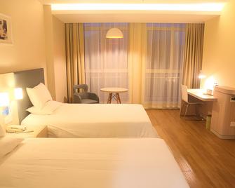 Hanting Hotel Shangluo Times Huacheng - Shangluo - Bedroom