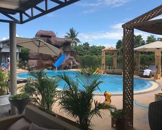 Sb Holiday Resort - Chiang Mai - Piscina